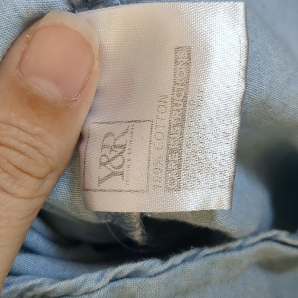 VTG Young and Reckless Women's Chambray SS Button Down Aztec Pocket Size Medium - Picture 8 of 10